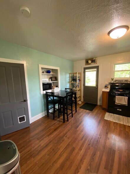 Kitchen + Dining - 410 Dakota St