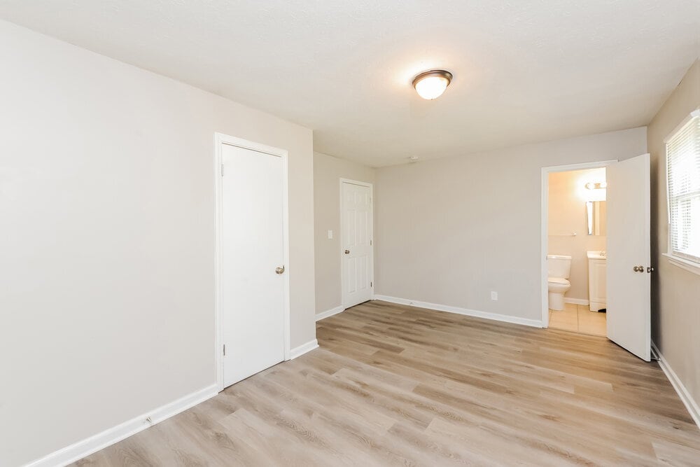 Building Photo - 1338 W Stoneybrook Dr