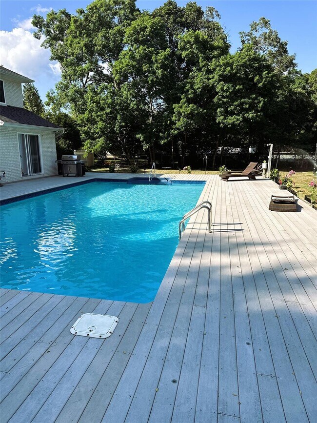 Building Photo - 24 Wisteria Dr