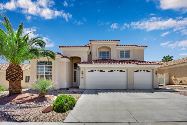 Building Photo - Spacious 4-bedroom, 3-car garage home feat...