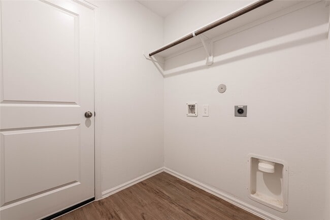 Building Photo - 913 Oak Mist Ln