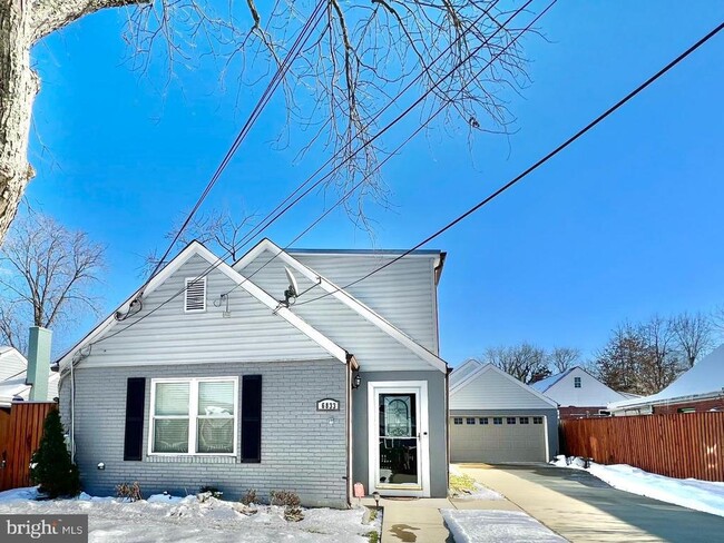 Building Photo - 6833 Standish Dr