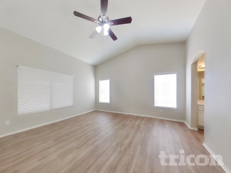 Building Photo - 9215 W Sandra Terrace