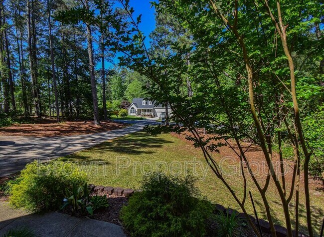Building Photo - 66 Forest Pond Rd