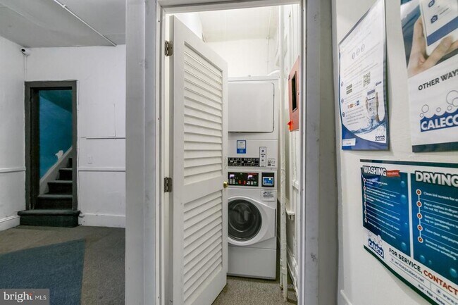 Building Photo - 2536 Amber St