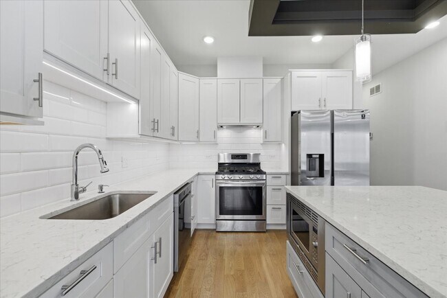 Building Photo - 4101 S Drexel Blvd