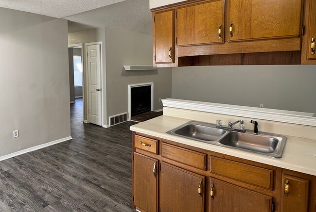 Building Photo - 6481 Summer Creek E