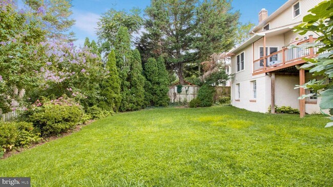 Building Photo - 8933 Colesville Rd