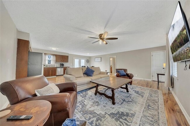 Building Photo - 303 Nottingham Dr