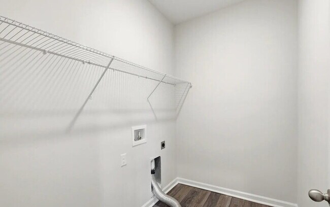 Building Photo - 99 Small Pine Ln