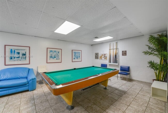Building Photo - 20500 W Country Club Dr