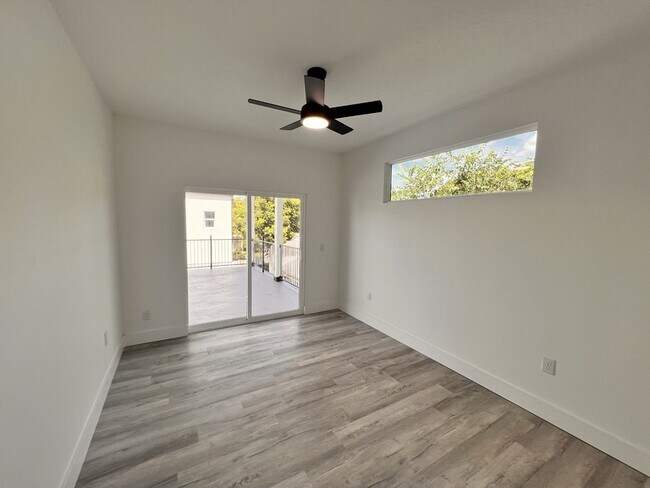 Building Photo - 21 N Hampton Ave