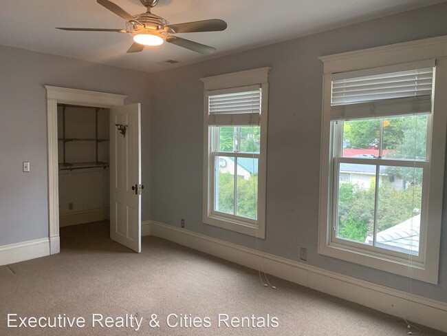 Building Photo - 2 br, 1.5 bath House - 734 Jefferson St NE