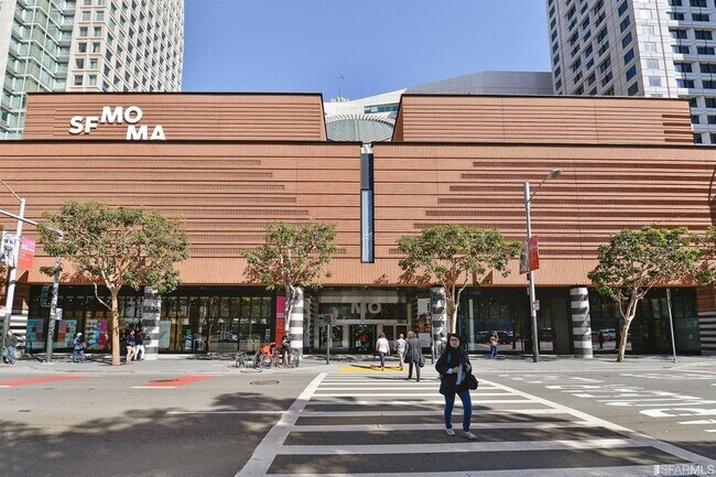 SF MOMA - 1 Block Away - 300 3rd St