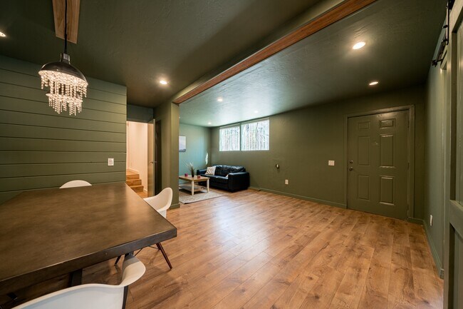 Building Photo - 2637 1/2 C St