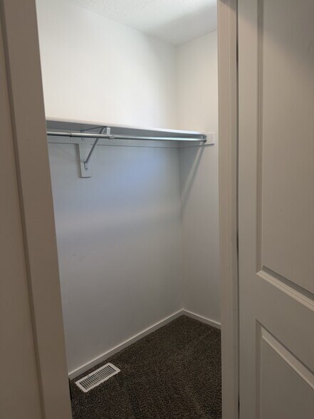 Building Photo - 1545 S 3740 E