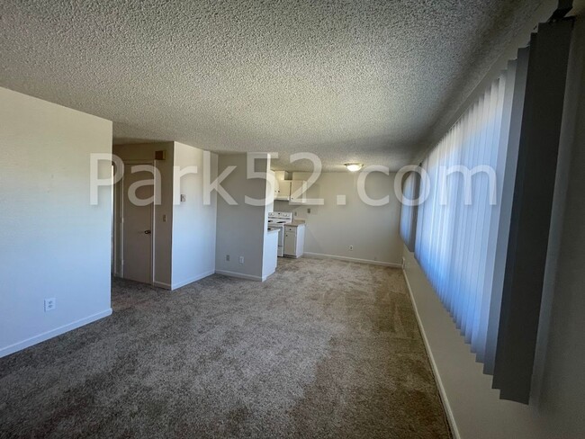 Building Photo - 2 Bedroom 1 Bathroom Upper Level Apartment...