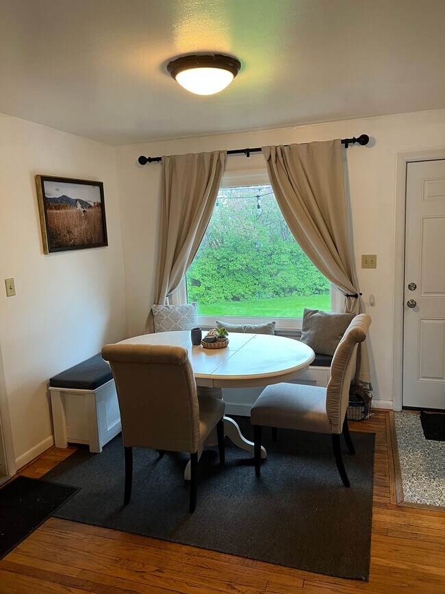 Building Photo - FULLY FURNISHED Midtown Three Bedroom Space for Rent, Great Location!