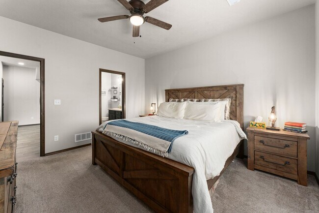 Building Photo - 4500 E Whisper Ridge Pl