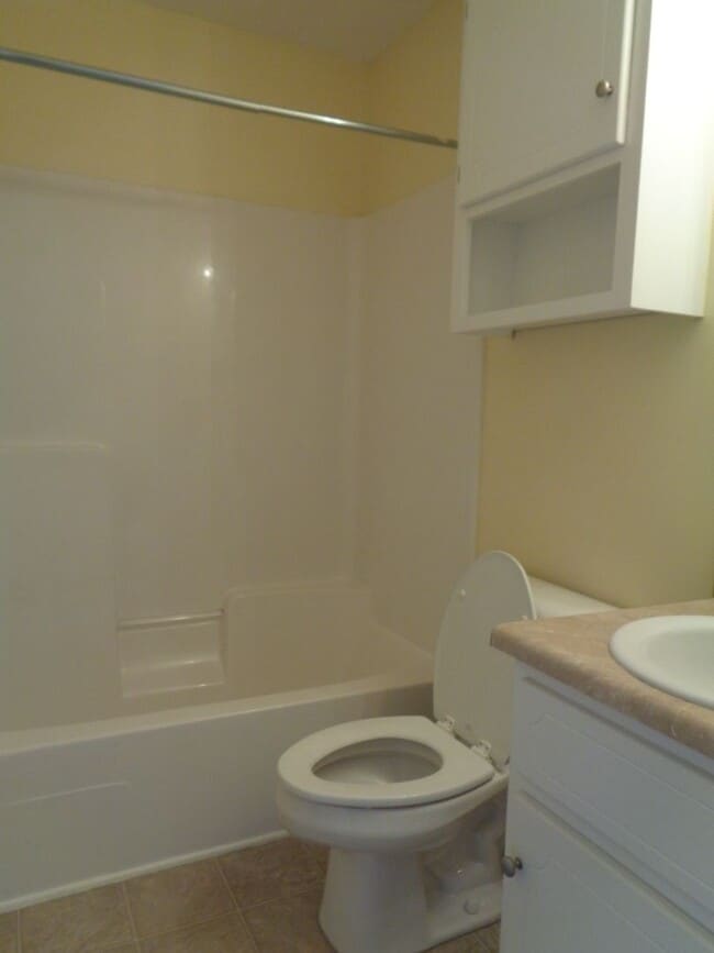 Building Photo - Wakefield Subdivision!!  END UNIT
