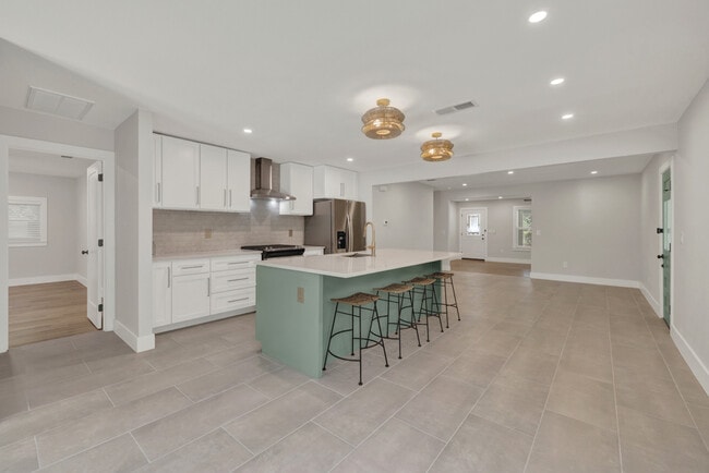 Building Photo - 1017 W Martin Luther King Dr