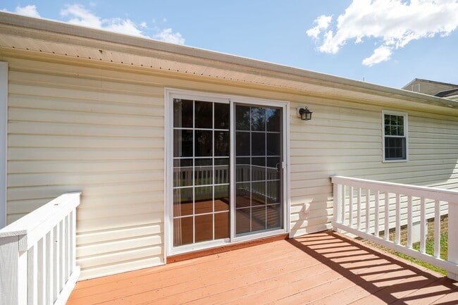 Building Photo - Recently Renovated 3 Bedroom Home in North...