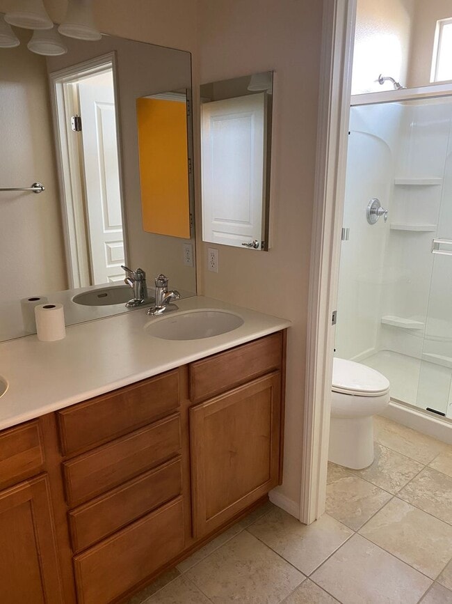 Building Photo - 3 BEDROOM VICTORVILLE HOME