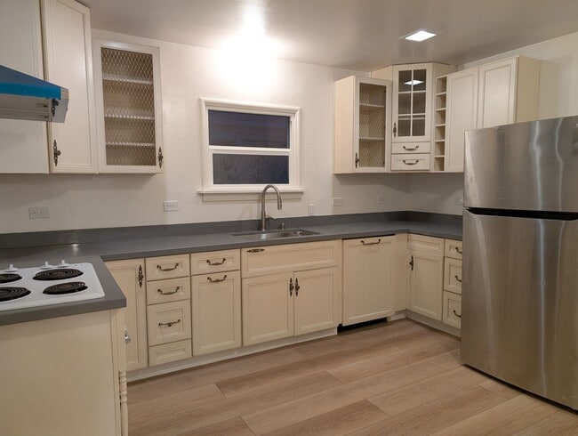 Building Photo - Newly Remodeled 2BR Home in Oakland’s Frick Neighborhood