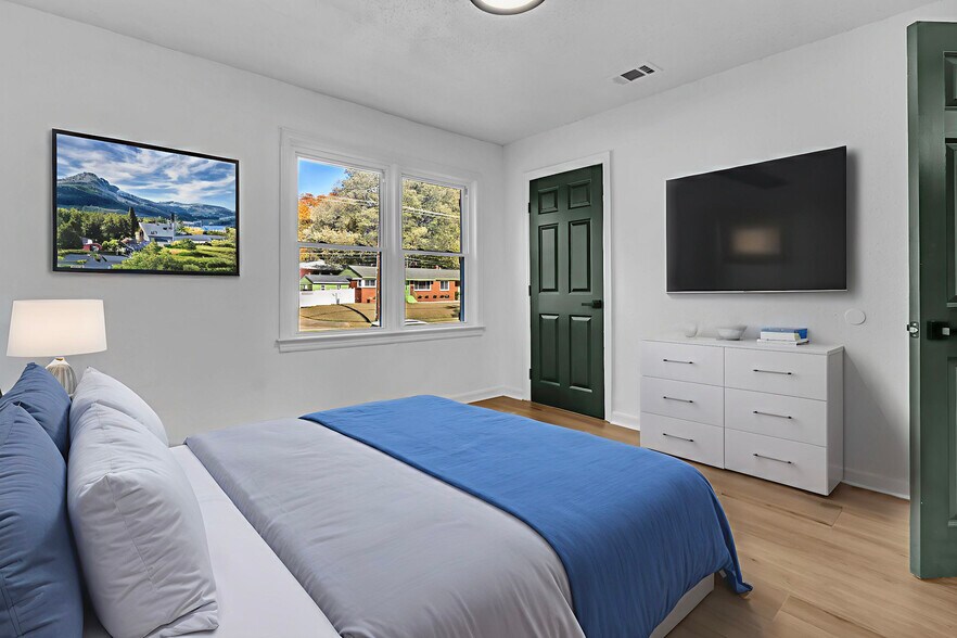 Building Photo - 3253 Kimball Ave