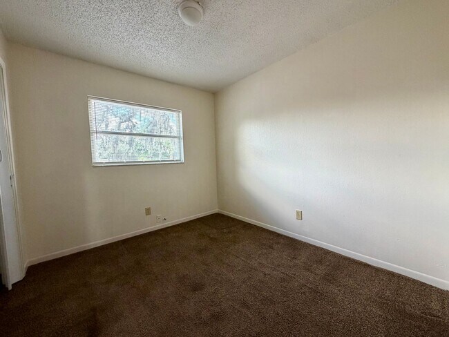 Building Photo - 24 Euclid Dr