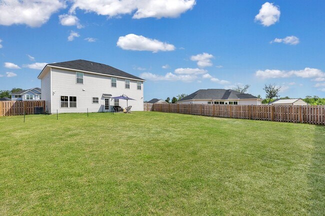 Building Photo - COMING JUNE 2026! (Pet Friendly)