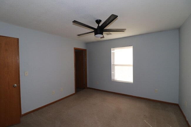 Building Photo - Spacious duplex for rent!