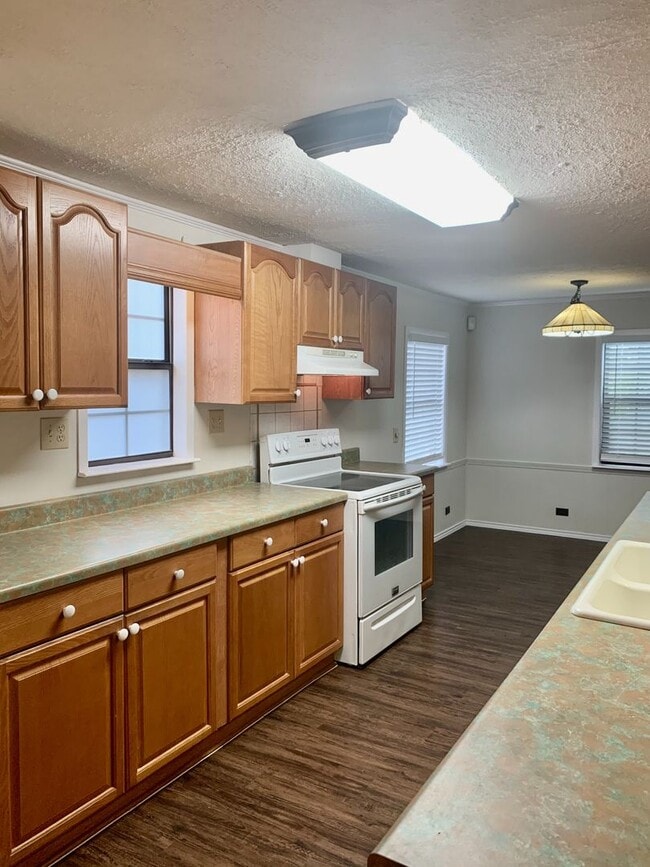 Primary Photo - Spacious updated 3 bedroom, 2 bathroom hom...
