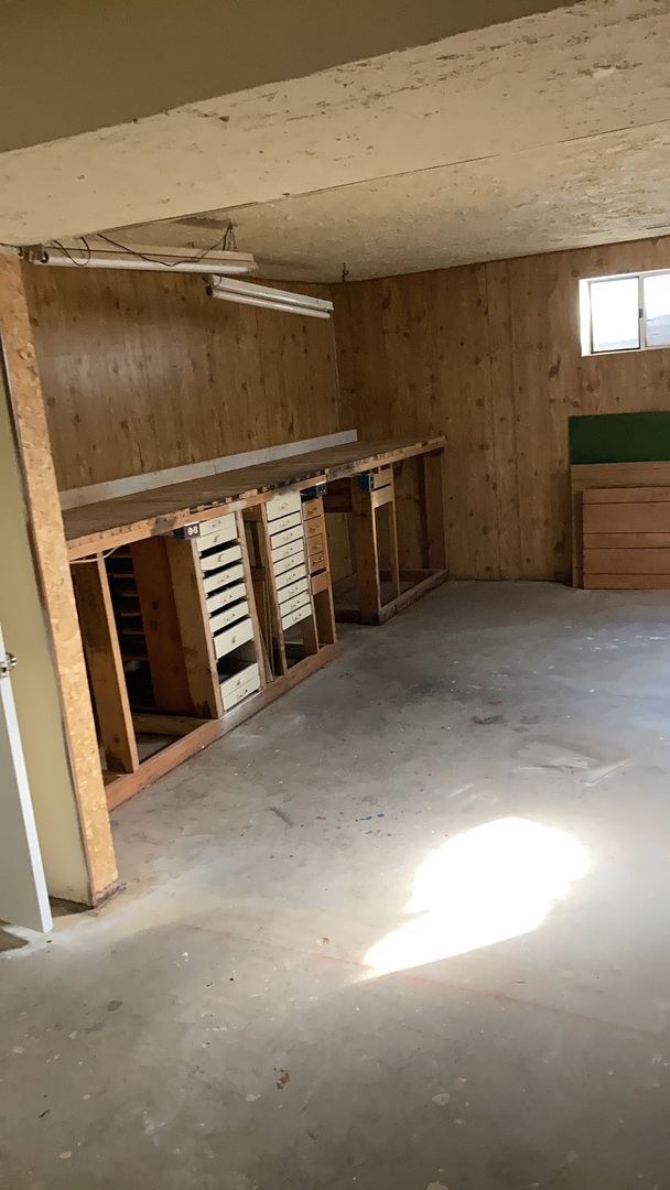 Building Photo - Huge Home In The West Bench Neighborhood!