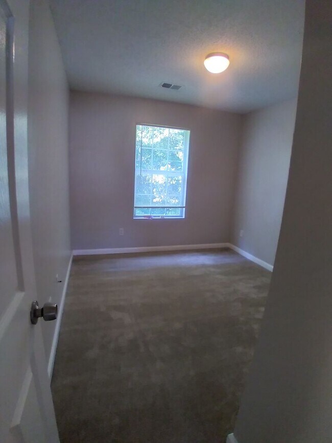Building Photo - 3 bed 2 bath property in Atlanta!! -- Secu...