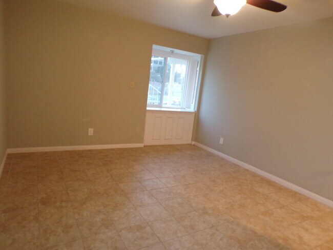 Building Photo - 14921 Sunnybank Ave