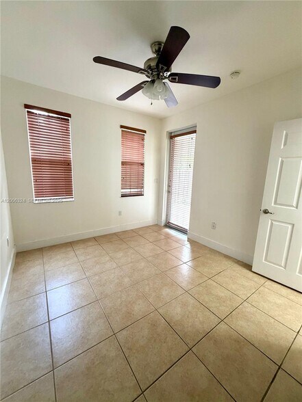 Building Photo - 10747 NW 76th Ln