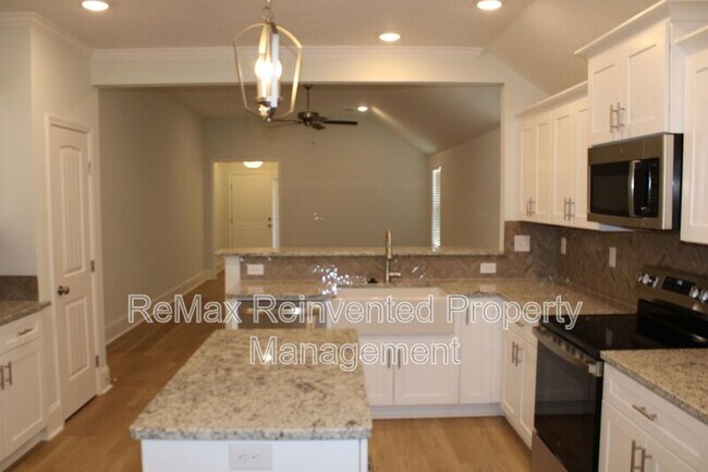 Building Photo - 921 Holbrook Dr