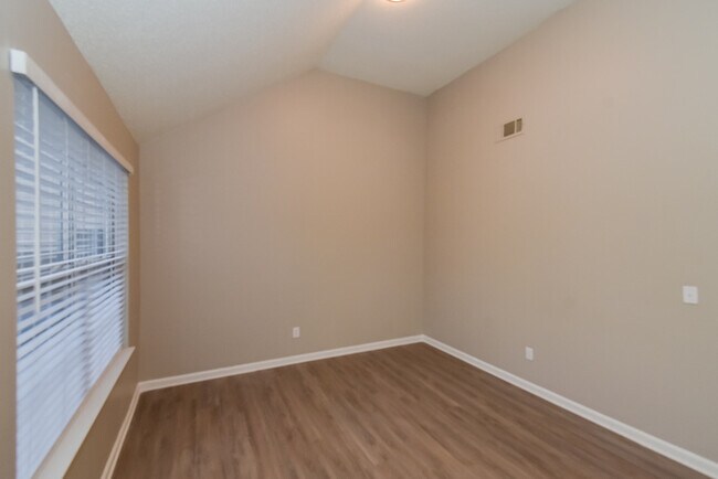 Building Photo - 4140 Clarks Tr