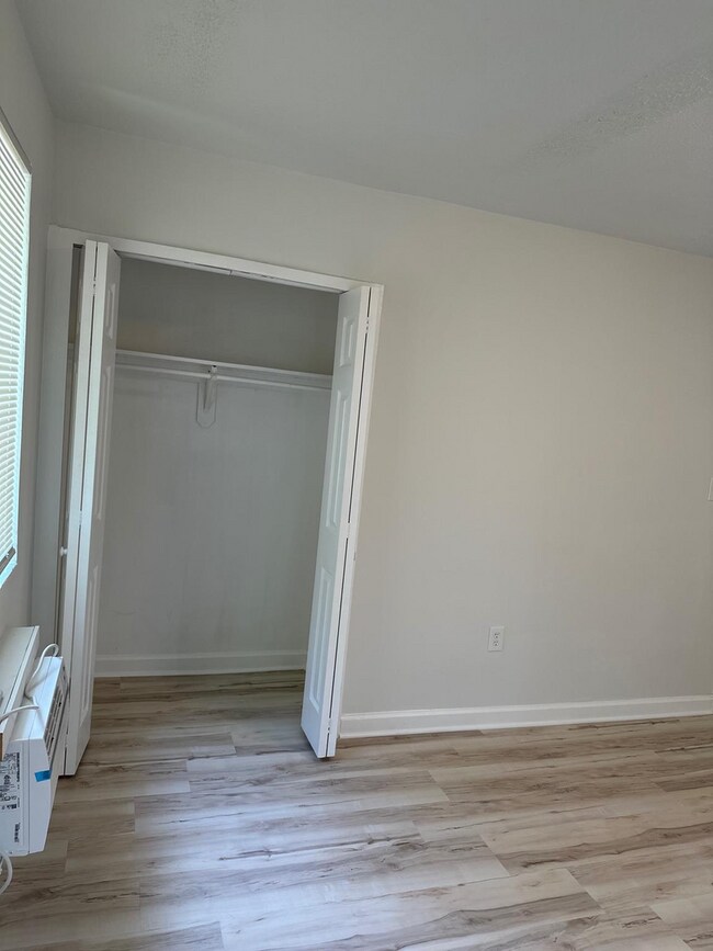 Building Photo - 3 Bed 1 Bath SW DC