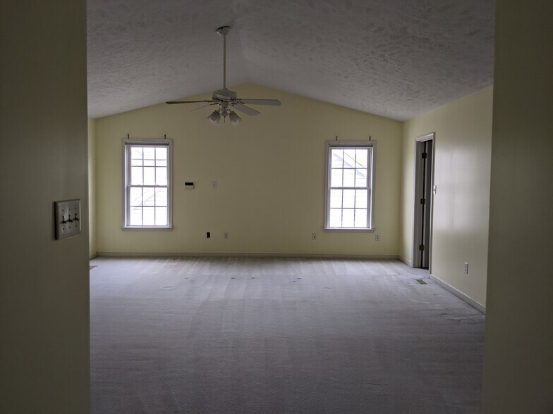 Master Bedroom - 10913 Brunson Way