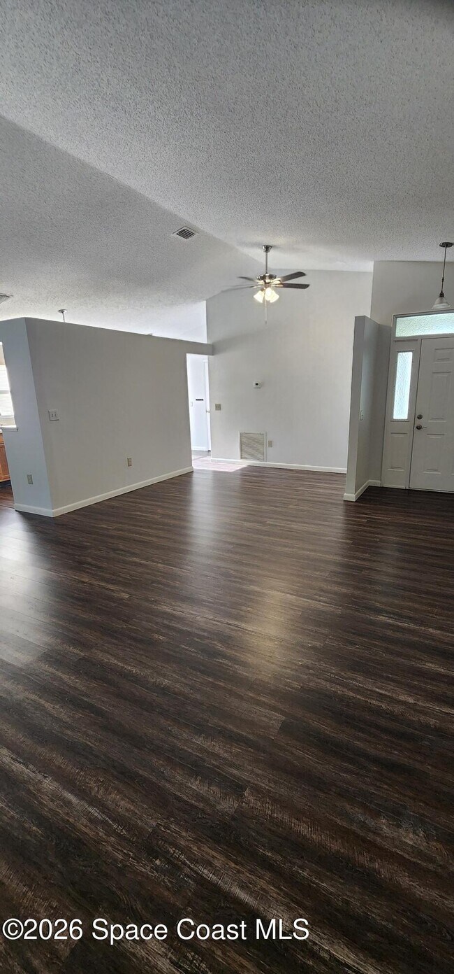 Building Photo - 4024 Pinyon Dr