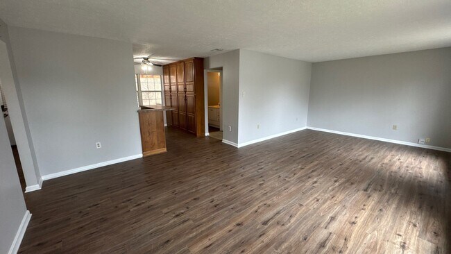 Building Photo - 4023 Summer Pl