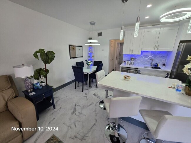 Building Photo - 2909 Middle River Dr