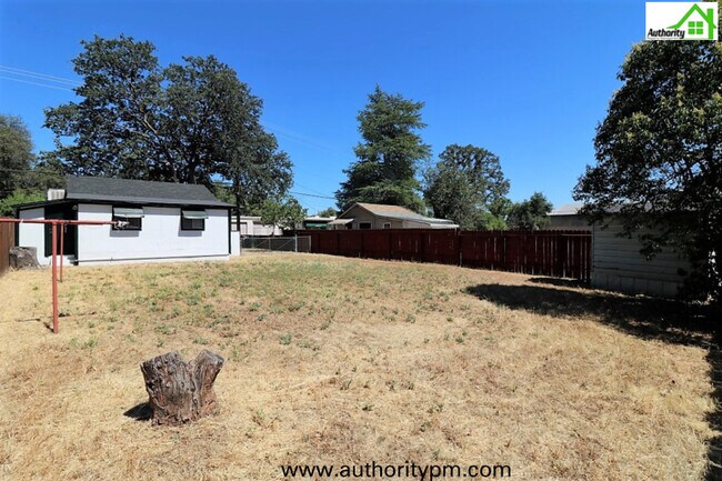 Building Photo - 3240 Veda - West Redding - "Pet Considered"