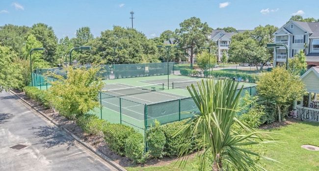 Building Photo - 2 Bedroom, 1 Bath Condo in The Concord West of the Ashley!