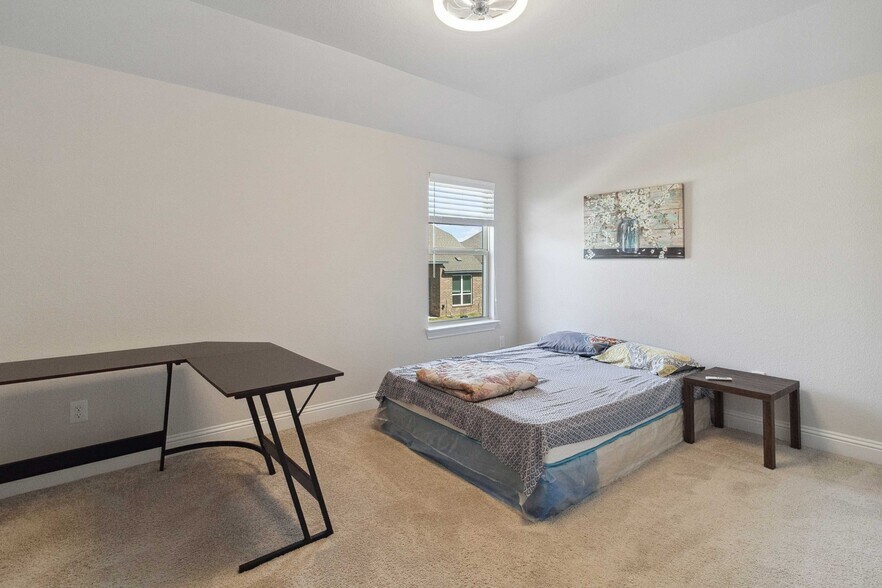 Building Photo - 566 Westwood Way Dr