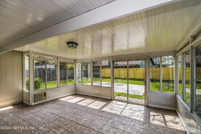 Building Photo - 11516 Birch Forest Cir E