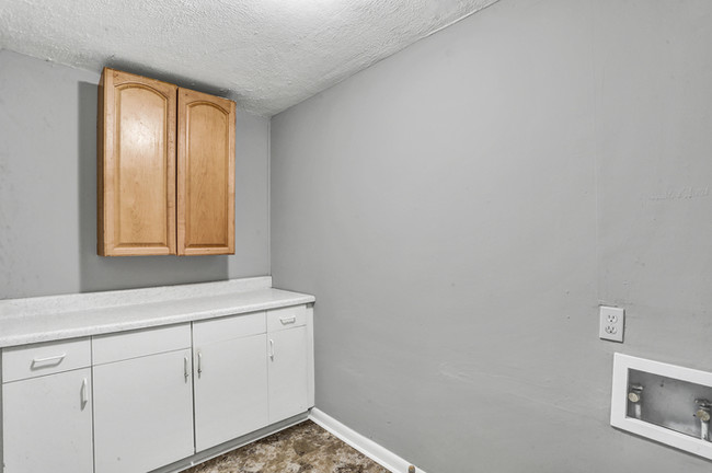 Building Photo - 119 Highland Cove