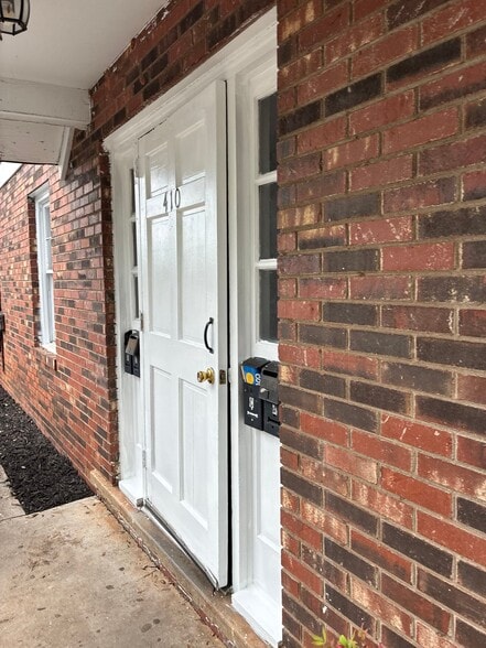 Building Photo - 410 Burkemont Ave